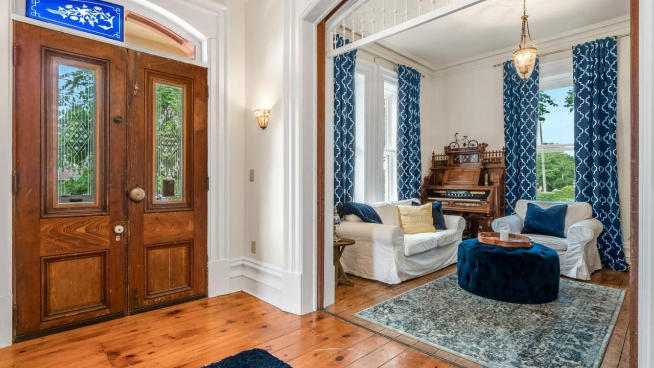 The Woodbridge House Hotel Kingsville Bagian luar foto