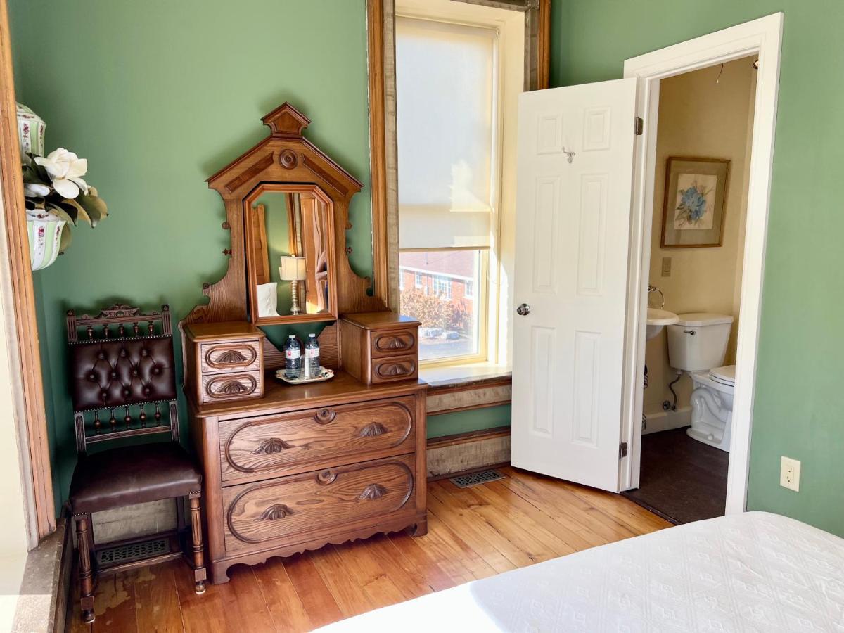 The Woodbridge House Hotel Kingsville Bagian luar foto