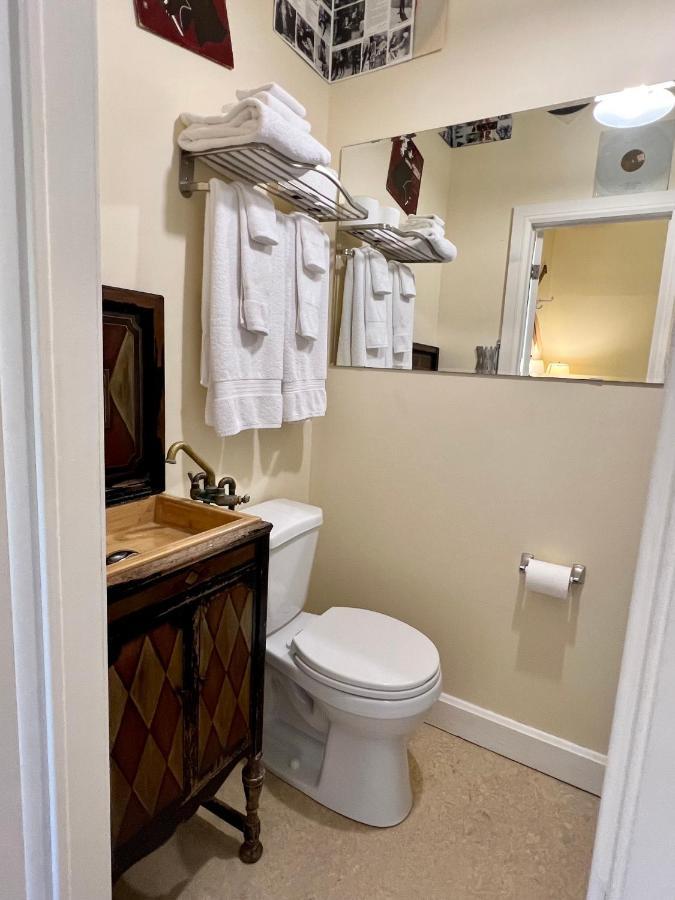The Woodbridge House Hotel Kingsville Bagian luar foto