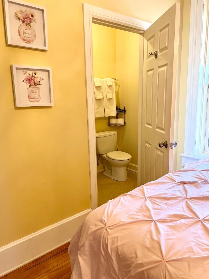 The Woodbridge House Hotel Kingsville Bagian luar foto