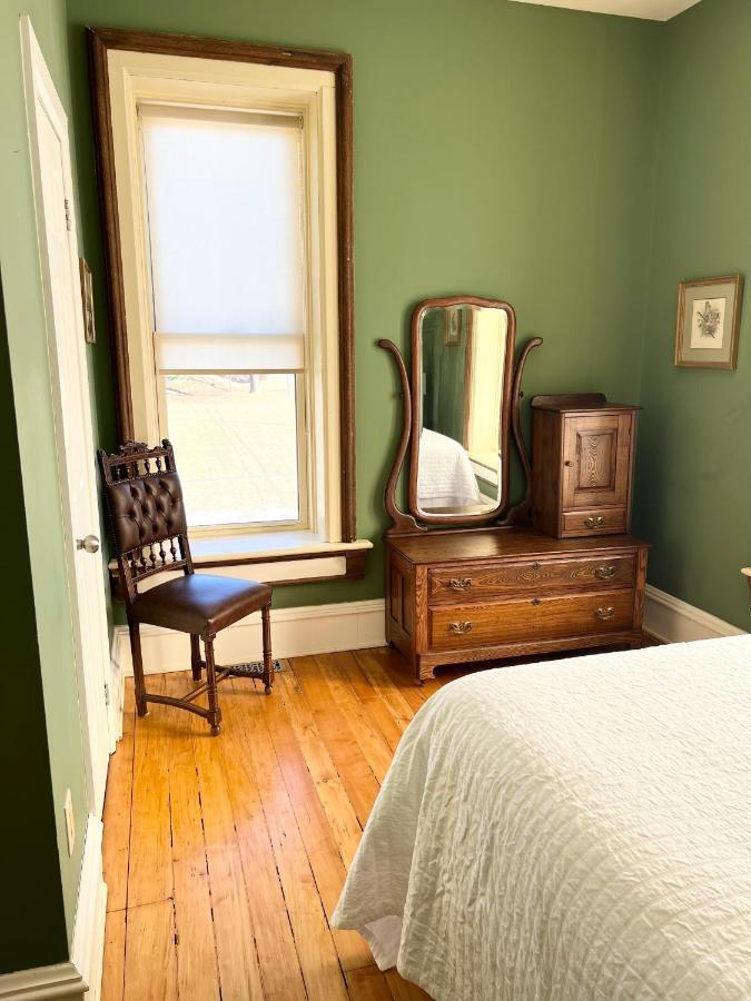 The Woodbridge House Hotel Kingsville Bagian luar foto